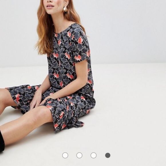 NWOT- Vila Drip Waist Floral Midi Dress - Picture 3 of 7